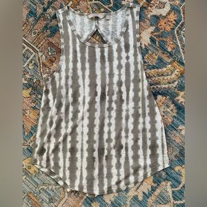 Athleta Grayish Green White printed key hole back tank SP